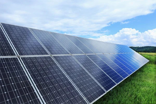 Solar Power Station çayır üzerinde detay
