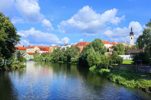 Färgstarka medeltida staden Písek ovanför floden Otava, Tjeckien — Stockfoto