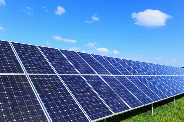 Solar Power Station çayır üzerinde detay