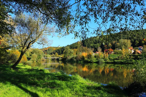 Kleurrijke herfst landschap in Centraal Bohemen, Tsjechië — Stockfoto