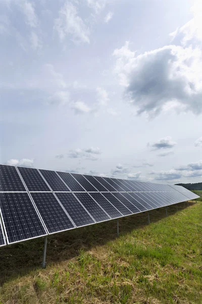 Solar Power Station on the green Meadow — Stock Photo, Image