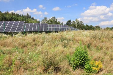 Solar Power Station yaz çayır