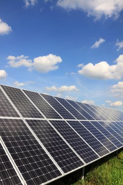 Solar Power Station yaz çayır