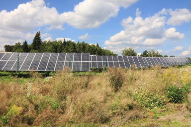 Solar Power Station yaz çayır
