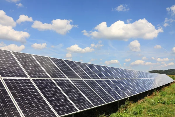 Solar Power Station yaz çayır