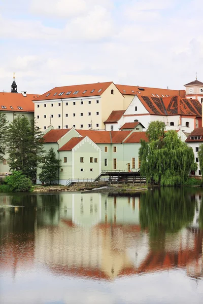 Colorida ciudad medieval Pisek sobre el río Otava, República Checa —  Fotos de Stock