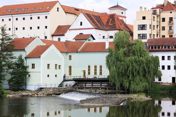 Colorida ciudad medieval Pisek sobre el río Otava, República Checa —  Fotos de Stock