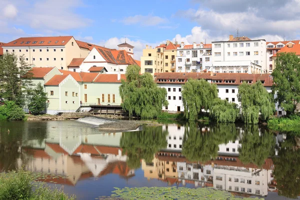 Färgstarka medeltida staden Písek ovanför floden Otava, Tjeckien — Stockfoto