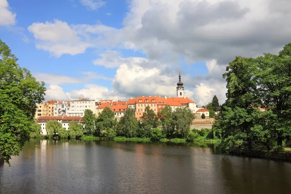 Färgstarka medeltida staden Písek ovanför floden Otava, Tjeckien — Stockfoto