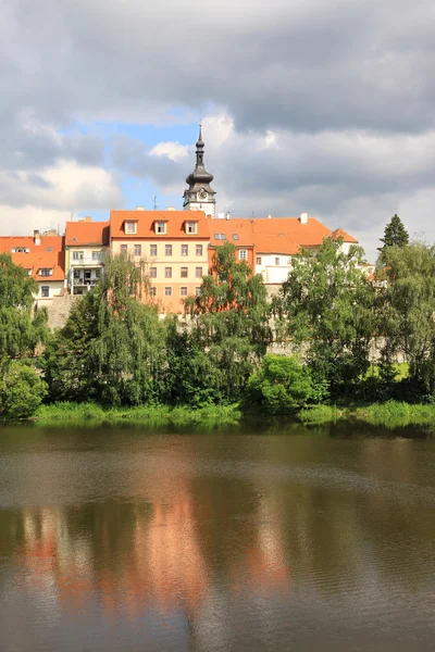 Färgstarka medeltida staden Písek ovanför floden Otava, Tjeckien — Stockfoto