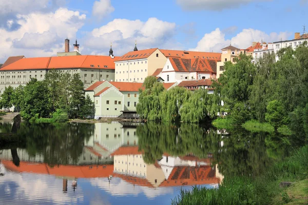 Colorida ciudad medieval Pisek sobre el río Otava, República Checa —  Fotos de Stock