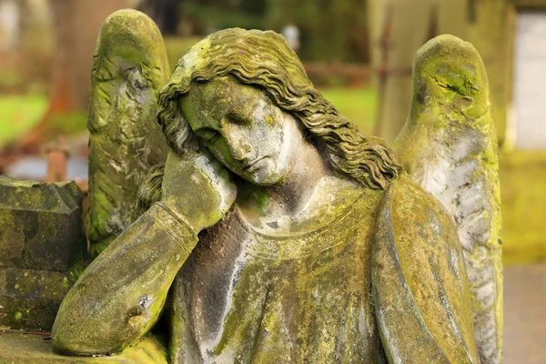 Historiska ängel från gamla Prague kyrkogård, Tjeckien — Stockfoto