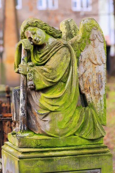 歴史的な天使から古い墓地プラハ、チェコ — ストック写真