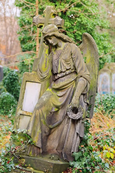 Anjo Histórico do antigo Cemitério de Praga, República Checa — Fotografia de Stock