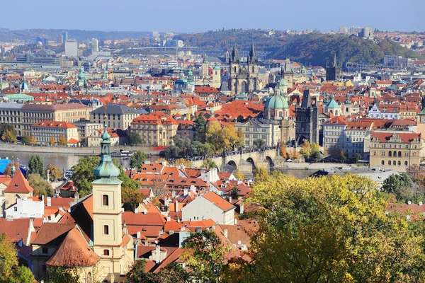 Outono colorido gótico Praga City, República Checa — Fotografia de Stock
