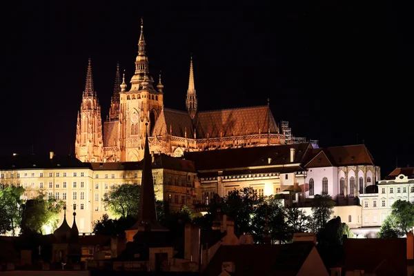 Ночной готический замок, Чехия — стоковое фото