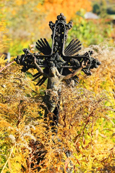 Jesus i färgglad höst karaktär från den gamla byn Cemetery, Tjeckien — Stockfoto