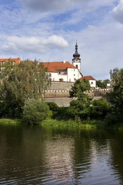 Ville médiévale colorée Pisek au-dessus de la rivière Otava, République tchèque — Photo