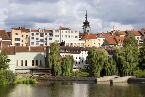 Kleurrijke middeleeuwse stad Pisek boven de rivier de Otava, Tsjechië — Stockfoto