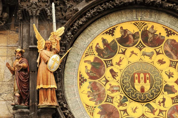Detail van de historische middeleeuwse astronomische klok in Praag op oude stadhuis, Tsjechië — Stockfoto