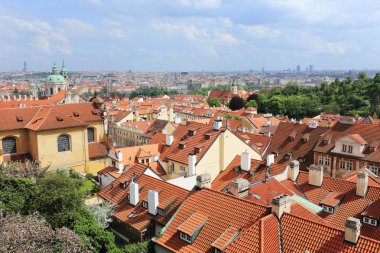 Bahar Prague City ile yeşil doğa, Çek Cumhuriyeti görüntüleyin