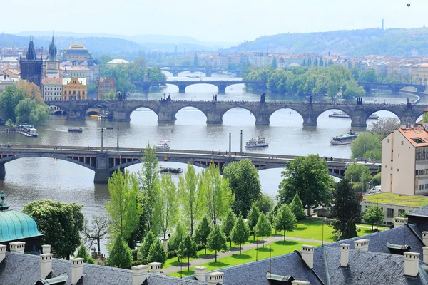 Красочный город с мостами, Чехия — стоковое фото