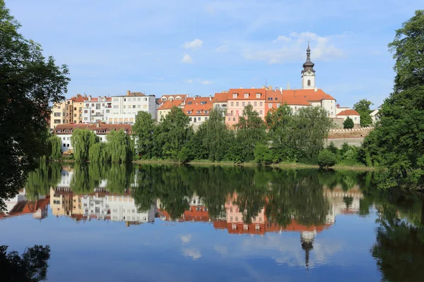 Färgstarka medeltida staden Písek ovanför floden Otava, Tjeckien — Stockfoto