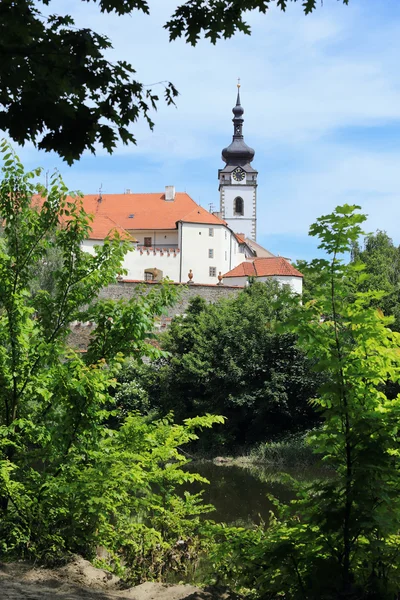 Πολύχρωμο μεσαιωνική πόλη Pisek πάνω από τον ποταμό Otava, Δημοκρατία της Τσεχίας — Φωτογραφία Αρχείου