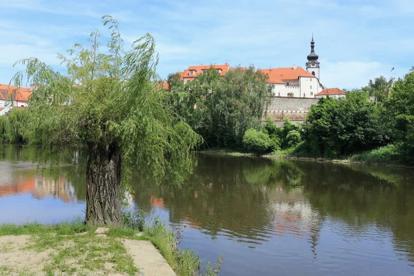 Ville médiévale colorée Pisek au-dessus de la rivière Otava, République tchèque — Photo