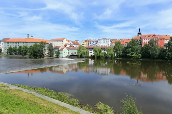 Färgstarka medeltida staden Písek ovanför floden Otava, Tjeckien — Stockfoto