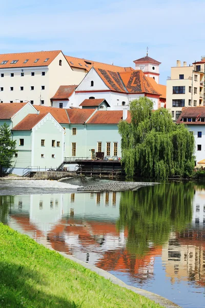 Färgstarka medeltida staden Písek ovanför floden Otava, Tjeckien — Stockfoto