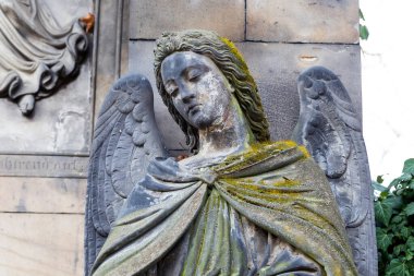 Çek Cumhuriyeti 'nin Prag Mezarlığı' ndaki Kış Gizemi Üzerine Tarihi Heykel