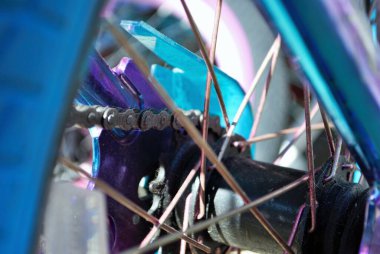 seçici odak bir çocuk bisikletinin parçalarını kapat