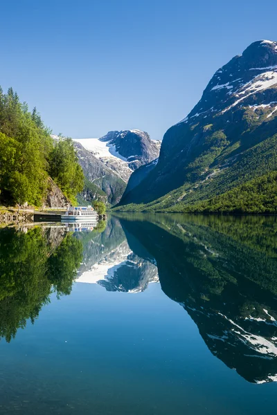 Gletsjer Briksdalsbreen in Noorwegen — Stockfoto