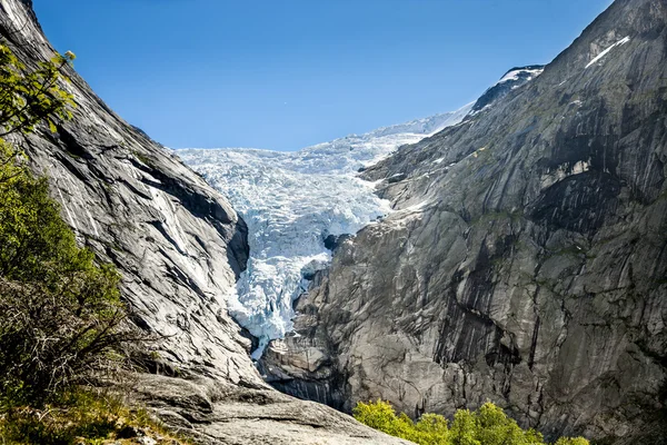 Glaciar en las montañas de Noruega, briksdalsbreen —  Fotos de Stock
