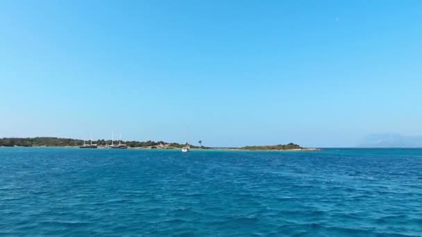 Côte de la mer en Turquie avec eau bleue claire — Video