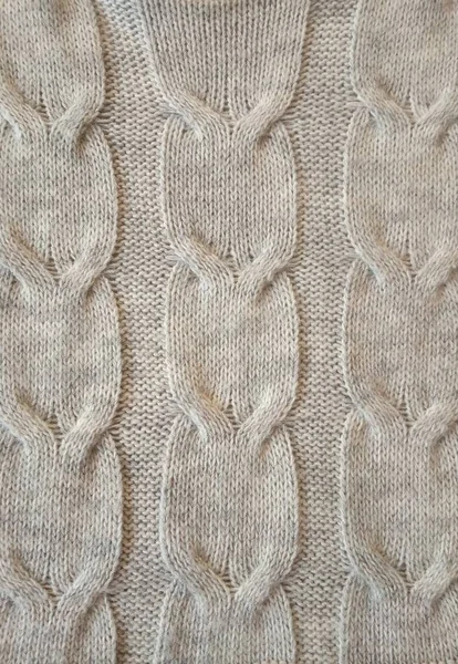 İrlanda kablolarıyla gri örgü deseni