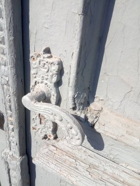 Kalıplı kapı kolu, klasik kapı ögesi