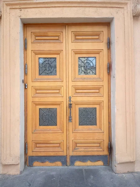 Eski Kahverengi Ahşap Kapı — Stok fotoğraf