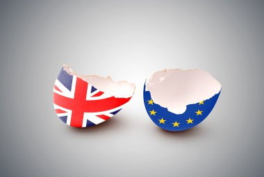 Cracked egg, painted with the flag of the European Community and clipart