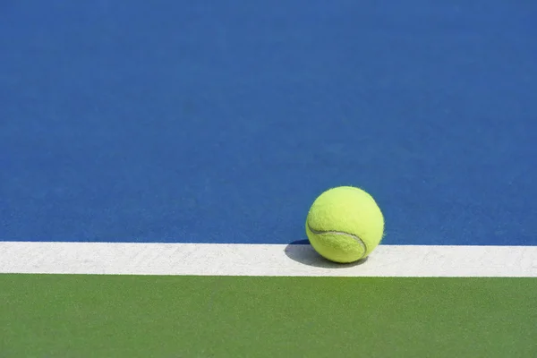 Tennis ball on the court — Stock Photo, Image