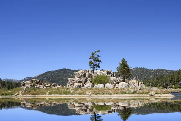 Великий Ведмеже озеро в Південній Каліфорнії гори — стокове фото
