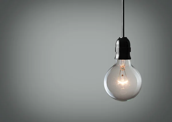 Vintage pendurado lâmpada sobre fundo cinza — Fotografia de Stock