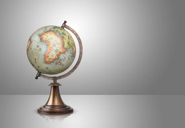 Oude stijl globe op grijze achtergrond — Stockfoto