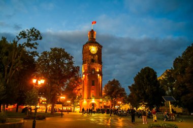 Eski su kulesinin akşam manzarası, şimdi Ukrayna, Vinnytsia 'nın merkezindeki müze. Eylül 2020. Yüksek kalite fotoğraf