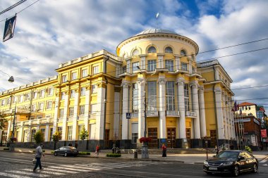 Vinnytsia, Ukrayna 'daki Soborna Caddesi' nde Bölge Konseyi 'nin tarihi binası. Eylül 2020. Yüksek kalite fotoğraf