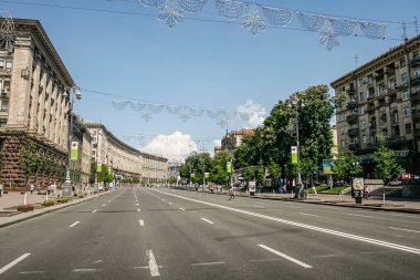 Ukrayna 'nın ana caddesi Khreshhatyk' in genel manzarası. Mayıs 2011. Yüksek kalite fotoğraf