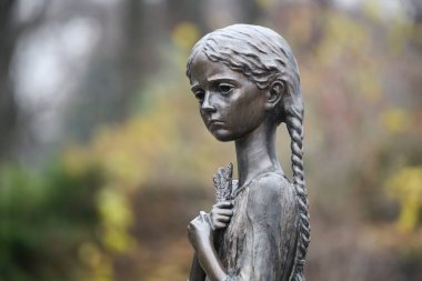 1932 - 1933 yılları arasında, Holodomor (Ukrayna 'daki büyük açlık) kurbanlarına adanmış Holodomor kurbanları için anıt parçası. Kyiv, Ukrayna. Kasım 2020