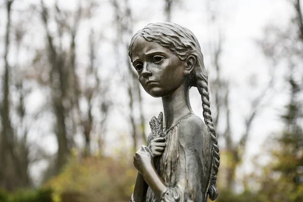 1932 - 1933 yılları arasında, Holodomor (Ukrayna 'daki büyük açlık) kurbanlarına adanmış Holodomor kurbanları için anıt parçası. Kyiv, Ukrayna. Kasım 2020