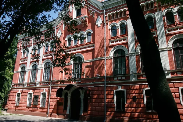 Facade történelmi épület Nemzeti Képzőművészeti és Építészeti Akadémia Kijevben, Ukrajnában. 2011. május — Stock Fotó